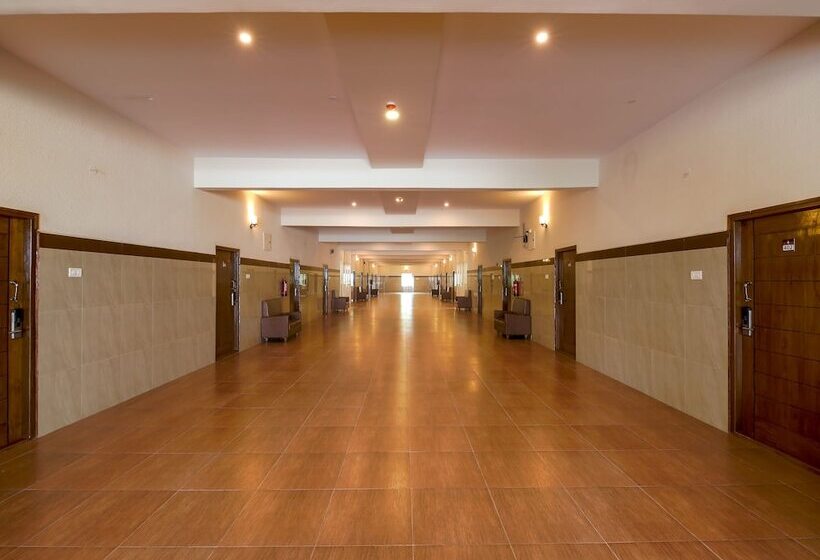 Fotos del hotel Capital O 22212 J K Golden Embassy:  15