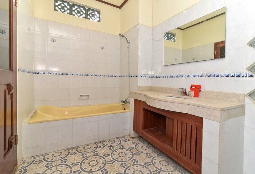 Fotos del hotel Reddoorz Plus Near Seminyak Square:  4