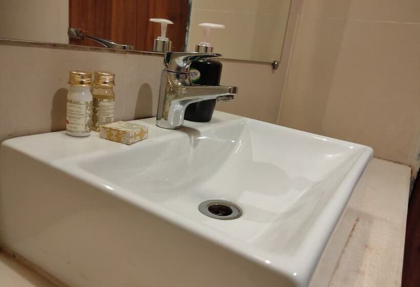 Fotos del hotel Capital O 22120 Hotel Universal Garden:  15