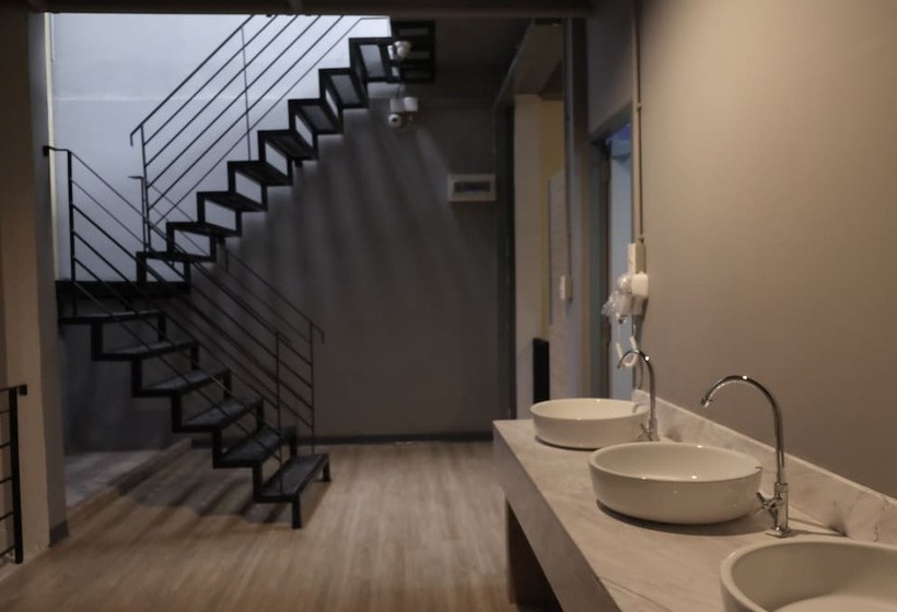 Fotos del hotel Bed Box Khaosarn Hostel:  2