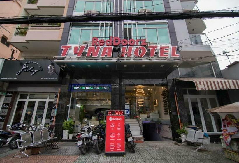 Reddoorz Plus Near Ben Thanh Market