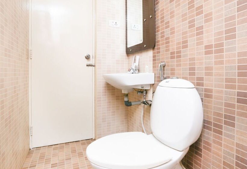 Fotos del hotel Treebo Trip Sr Residency:  14