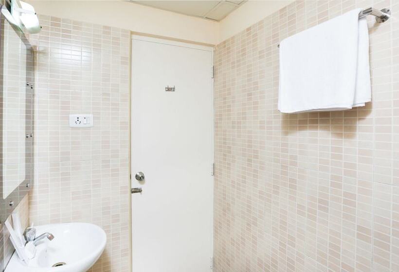 Fotos del hotel Treebo Trip Sr Residency:  11