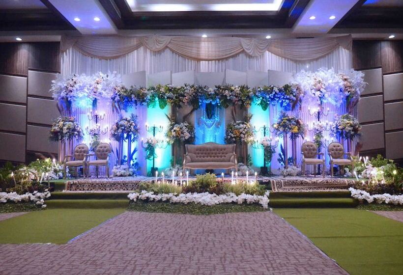 Fotos del hotel @hom Premiere Gkb Gresik:  9