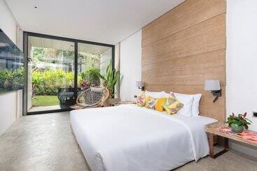 Island Escape Burasari - Phuket Town