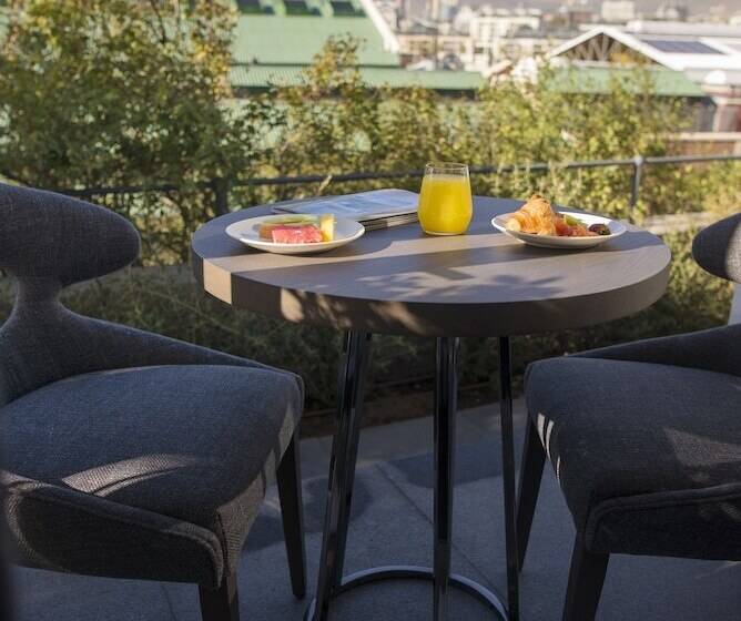 The Manor House At The Queen Victoria