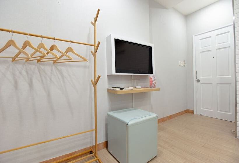 Fotos del hotel Reddoorz Plus @ Nguyen Thi Thap Street:  16