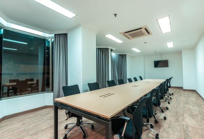 Fotos del hotel Oyo Townhouse 2 Hotel Gunung Sahari:  5