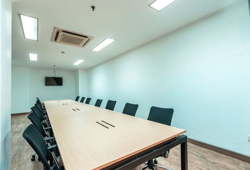 Fotos del hotel Oyo Townhouse 2 Hotel Gunung Sahari:  2