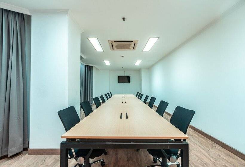 Fotos del hotel Oyo Townhouse 2 Hotel Gunung Sahari:  3