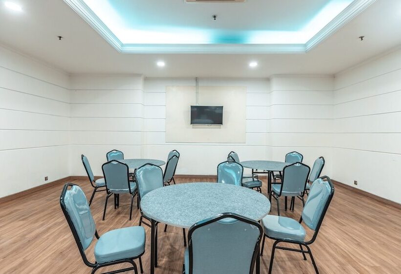 Fotos del hotel Oyo Townhouse 2 Hotel Gunung Sahari:  11