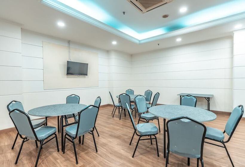 Fotos del hotel Oyo Townhouse 2 Hotel Gunung Sahari:  6