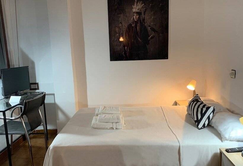 Fotos del hotel Y Restaurante Puerta De Aranda:  12