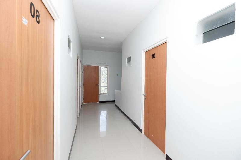 Fotos del hotel Oyo 1565 Palebon Residence:  5