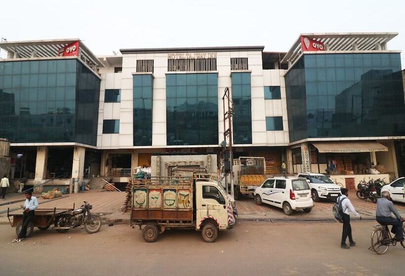 Oyo 23595 Hotel Tajway Inn