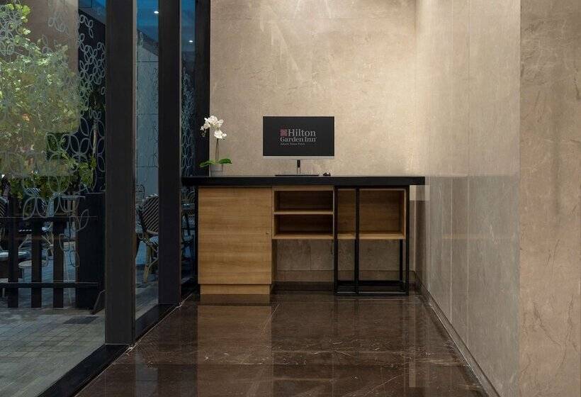 Fotos del hotel Hilton Garden Inn Jakarta Taman Palem:  2