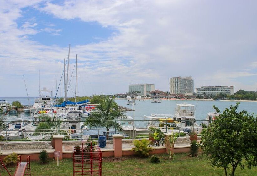 Fotos del hotel Fisherman Point Beach Resort:  2