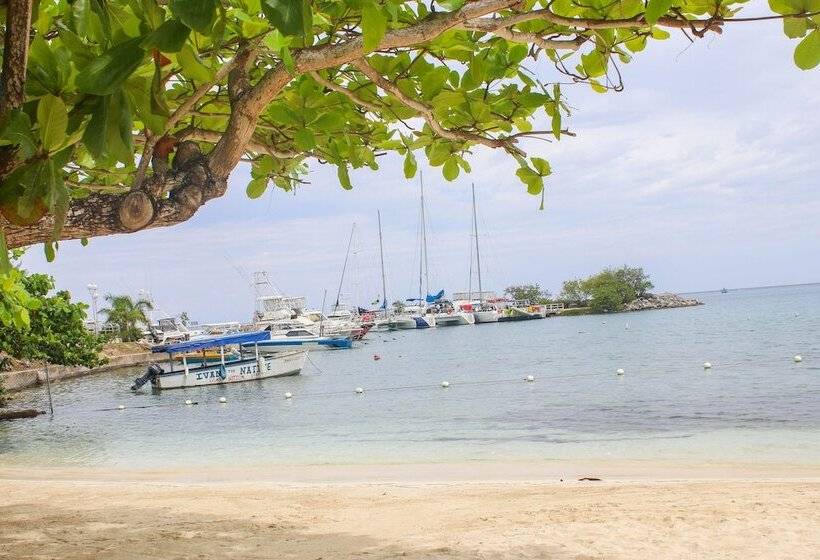 Fotos del hotel Fisherman Point Beach Resort:  16