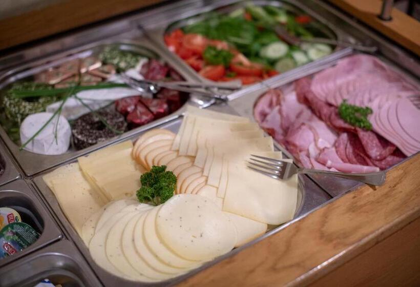 Fotos del hotel Schroeders Stadtwald:  8