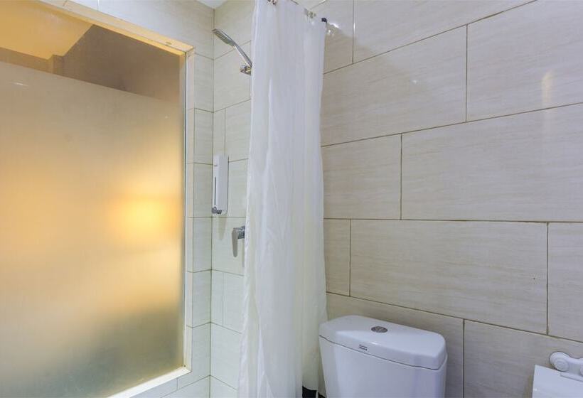 Fotos del hotel Reddoorz Plus @ Gunung Salak Street:  14