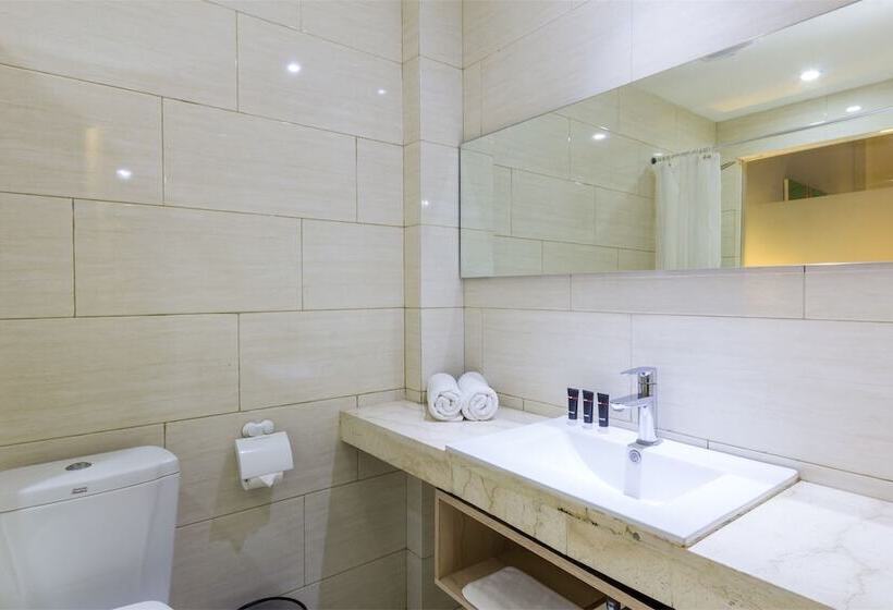 Fotos del hotel Reddoorz Plus @ Gunung Salak Street:  8