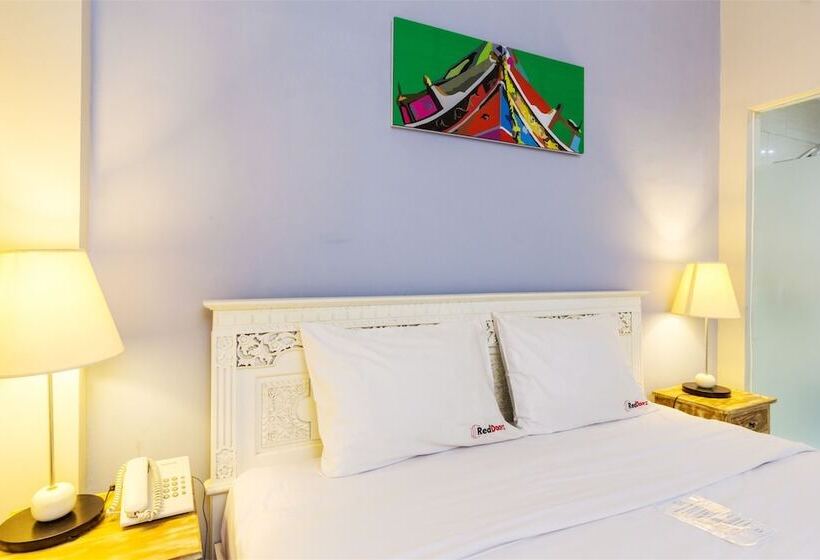 Fotos del hotel Reddoorz Plus @ Gunung Salak Street:  23