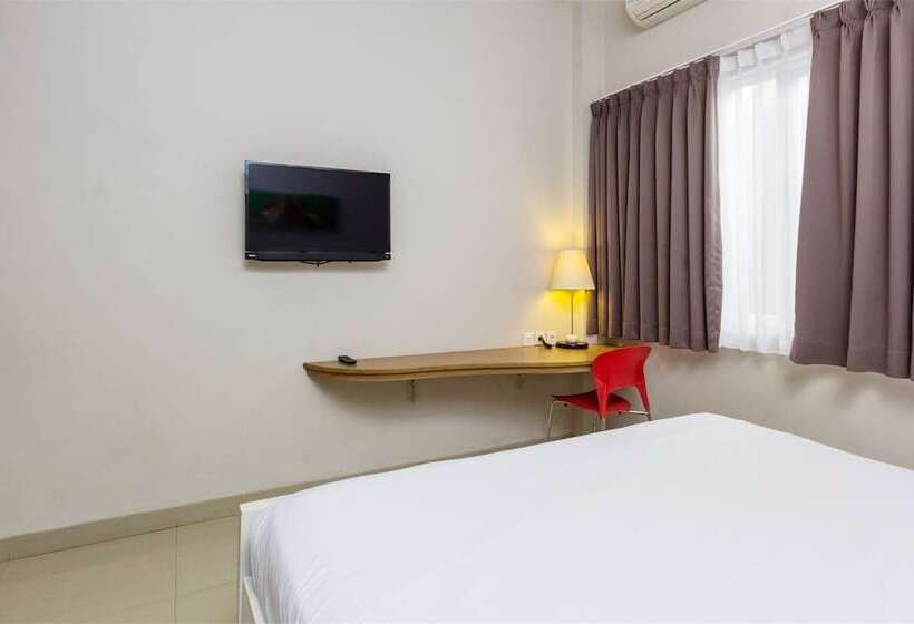 Fotos del hotel Reddoorz Plus @ Gunung Salak Street:  2