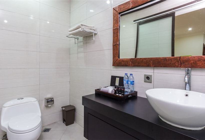 Fotos del hotel Reddoorz Plus @ Shri Lakshmi Seminyak:  8