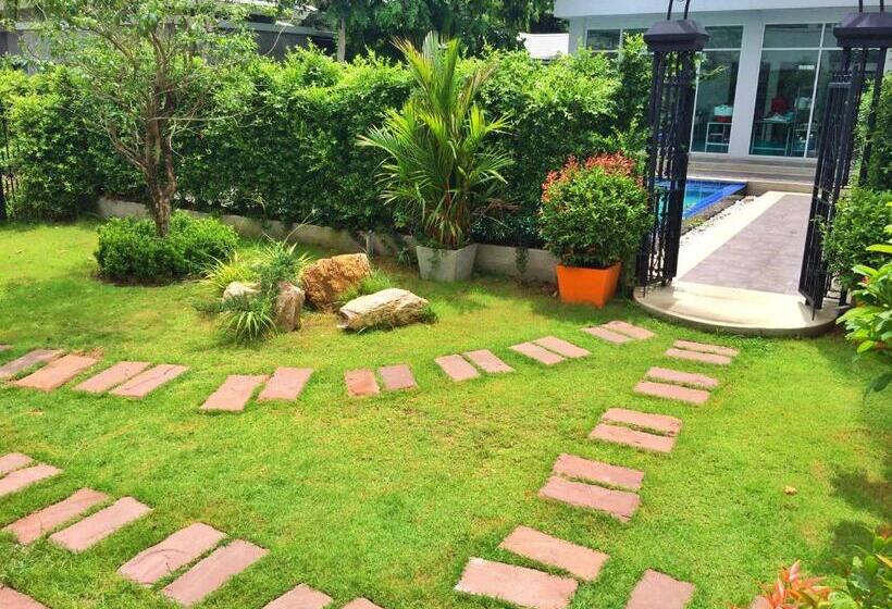 Fotos del hotel Villa Navin Beach Residence:  14