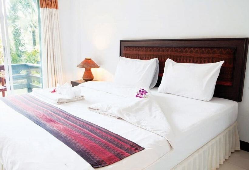 Fotos del hotel Nakhaburi  & Resort:  2