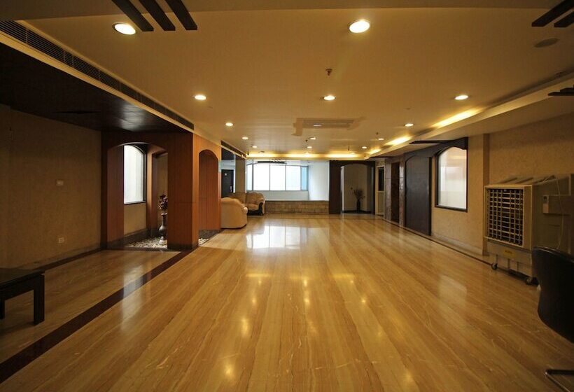 Fotos del hotel Capital O 7331  Airport Park Blue:  12