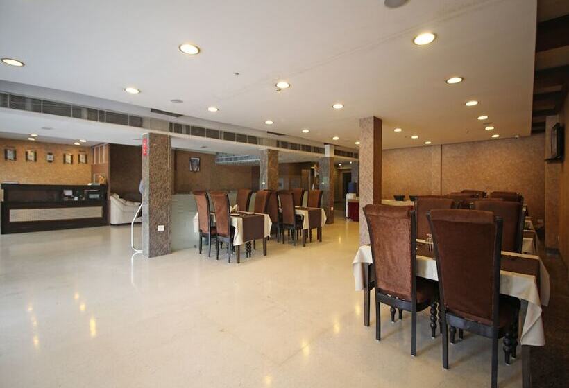 Fotos del hotel Capital O 7331  Airport Park Blue:  23