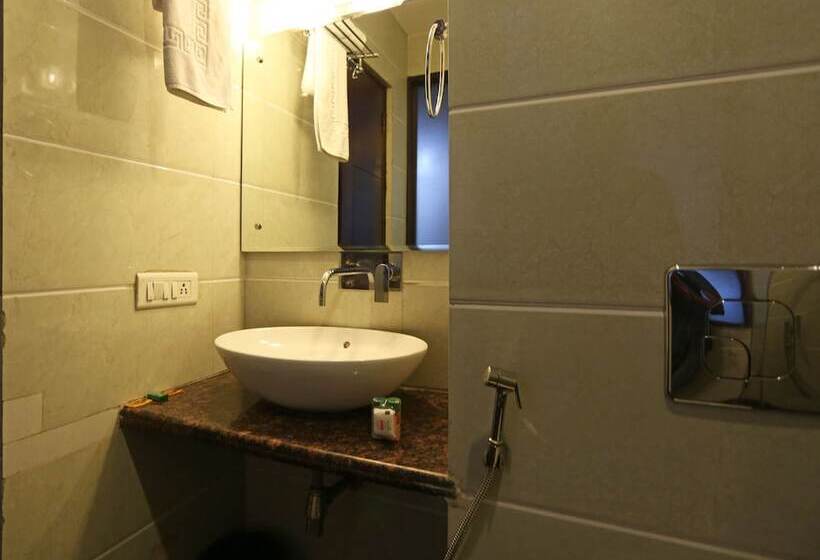 Fotos del hotel Capital O 7331  Airport Park Blue:  13