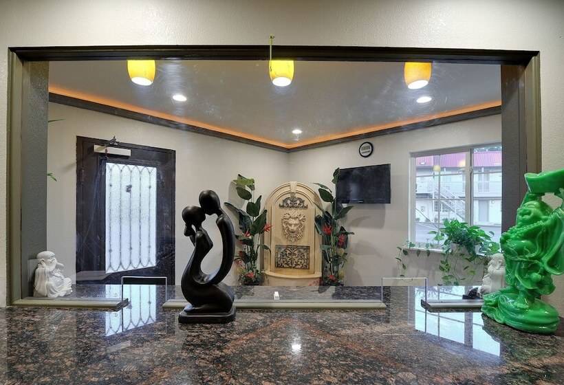 Fotos del hotel Romantic Inn & Suites:  2