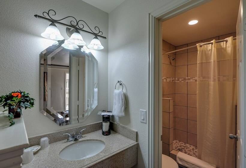 Fotos del hotel Romantic Inn & Suites:  7