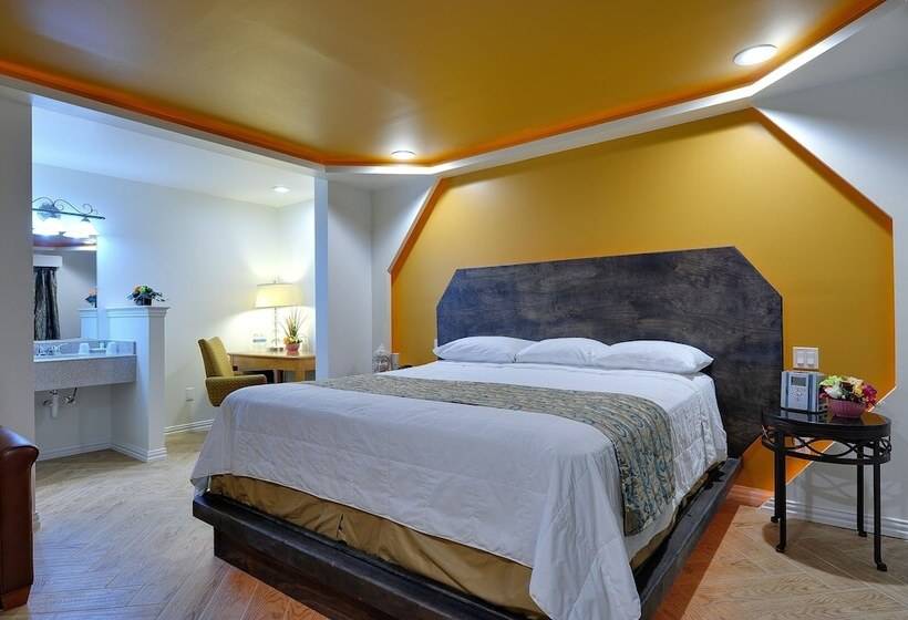 Fotos del hotel Romantic Inn & Suites:  15