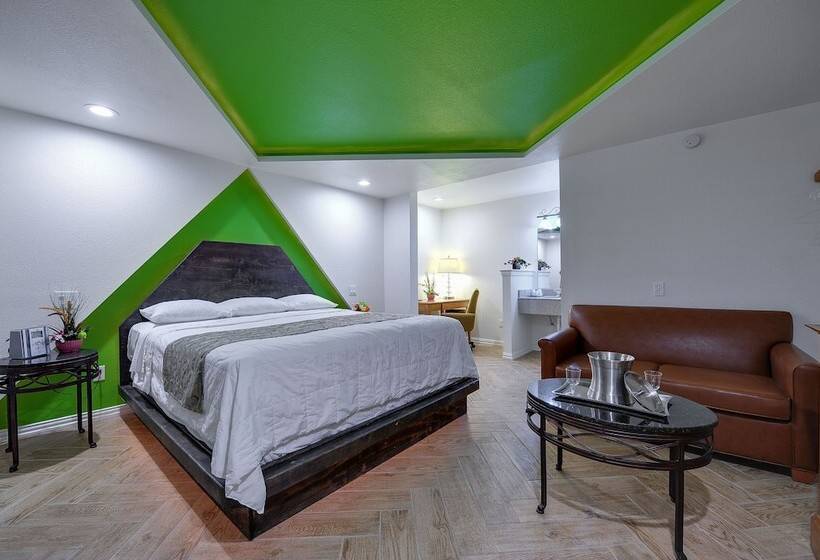 Romantic Inn & Suites