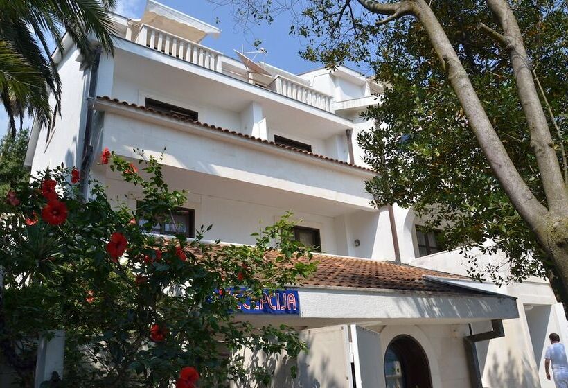 Fotos del hotel Garni Hotel Vila Aleksandar:  2