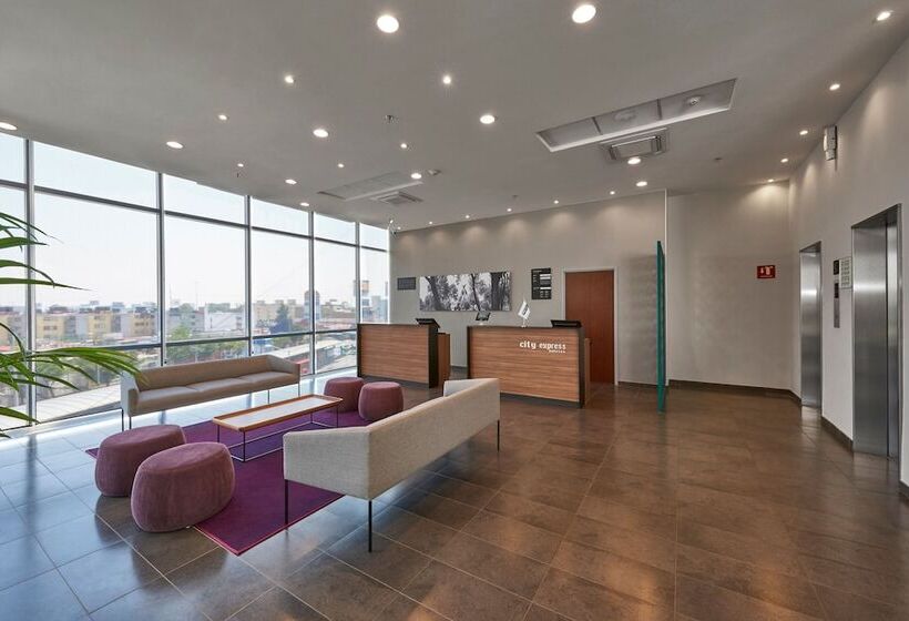 Fotos del hotel City Express La Raza:  11