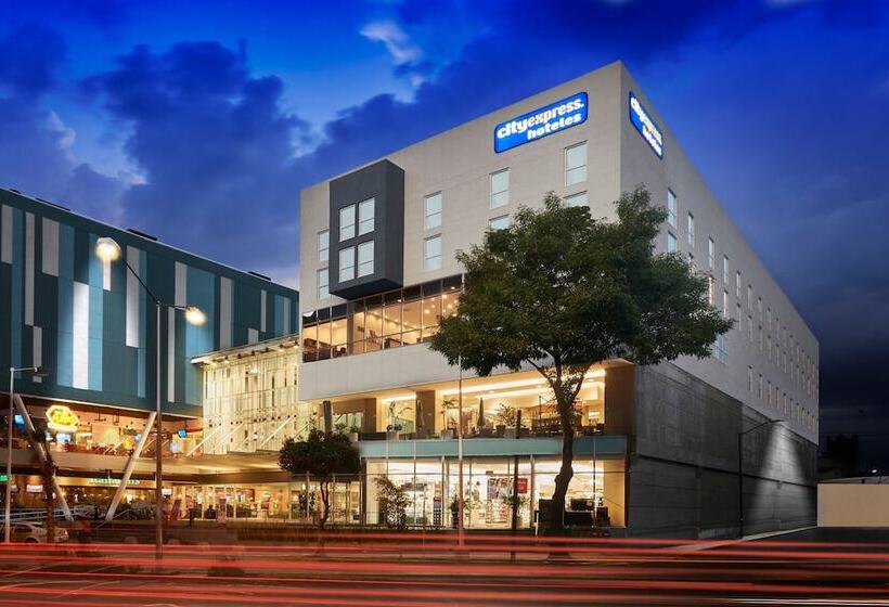 City Express La Raza