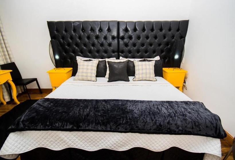 Fotos del hotel + Arte:  24