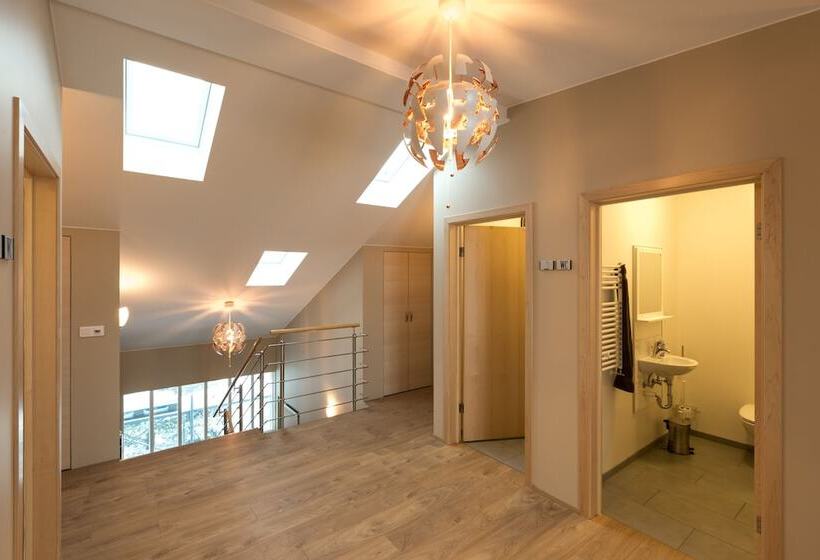 Guesthouse Garun, Skolavellir