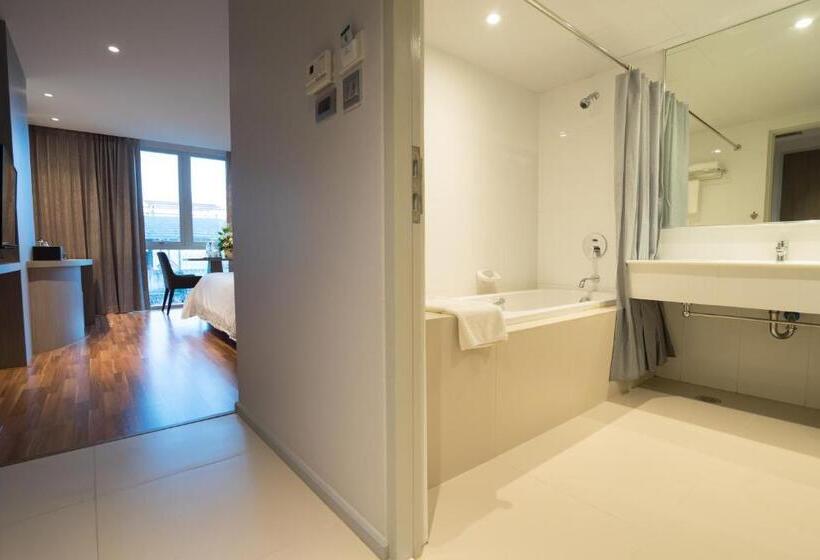 Fotos del hotel New Season Square:  16