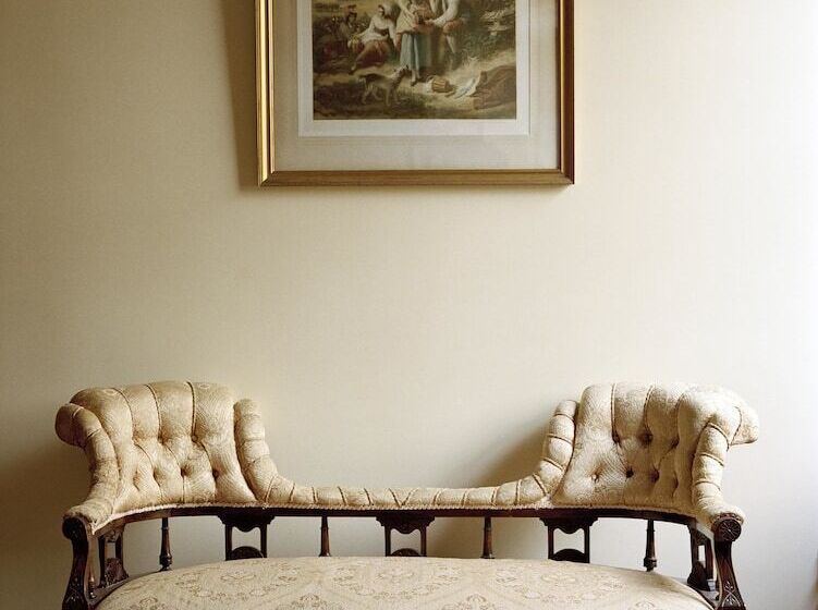 Braemar On Parliament St