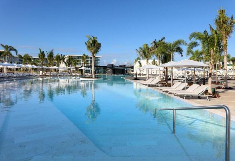 Family Selection at Grand Palladium Select Costa Mujeres