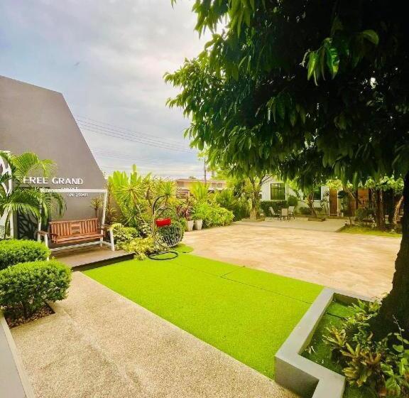 Fotos del hotel Seree Grand Resort:  14