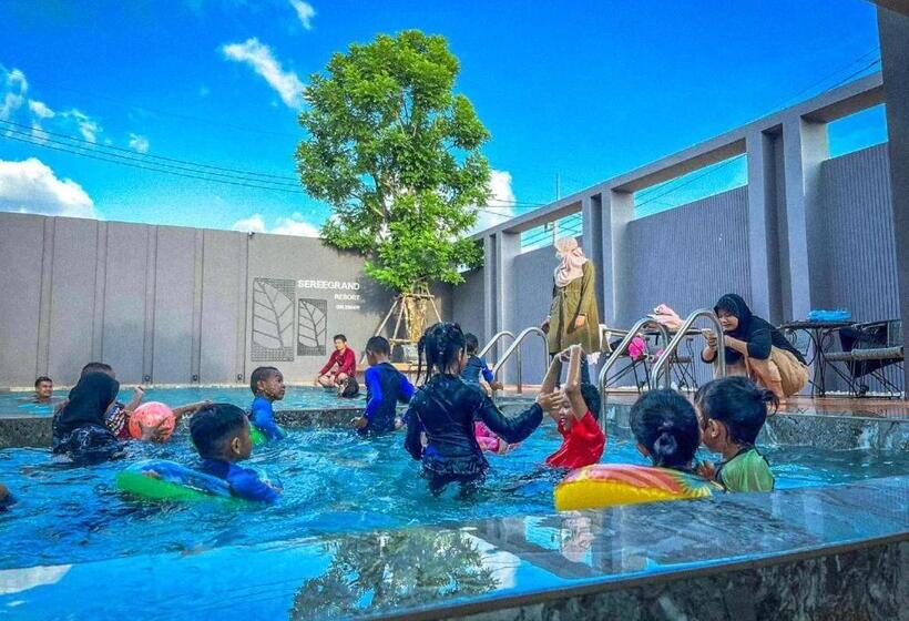 Fotos del hotel Seree Grand Resort:  17