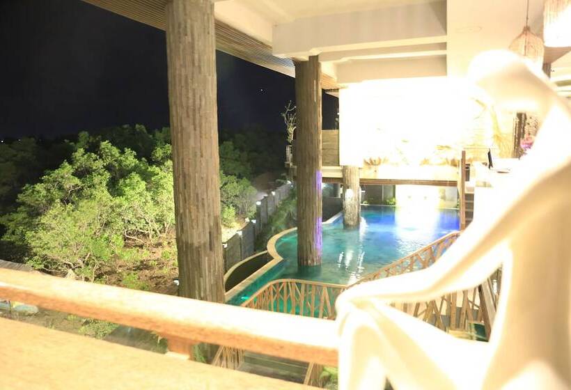 Fotos del hotel The Crystal Luxury Bay Resort Nusa Dua:  12