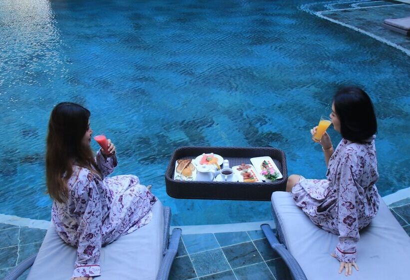 Fotos del hotel The Crystal Luxury Bay Resort Nusa Dua:  14