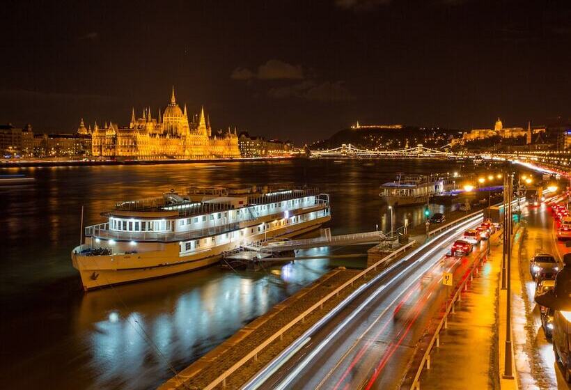 Fotos del hotel Grand Jules  Boat:  15